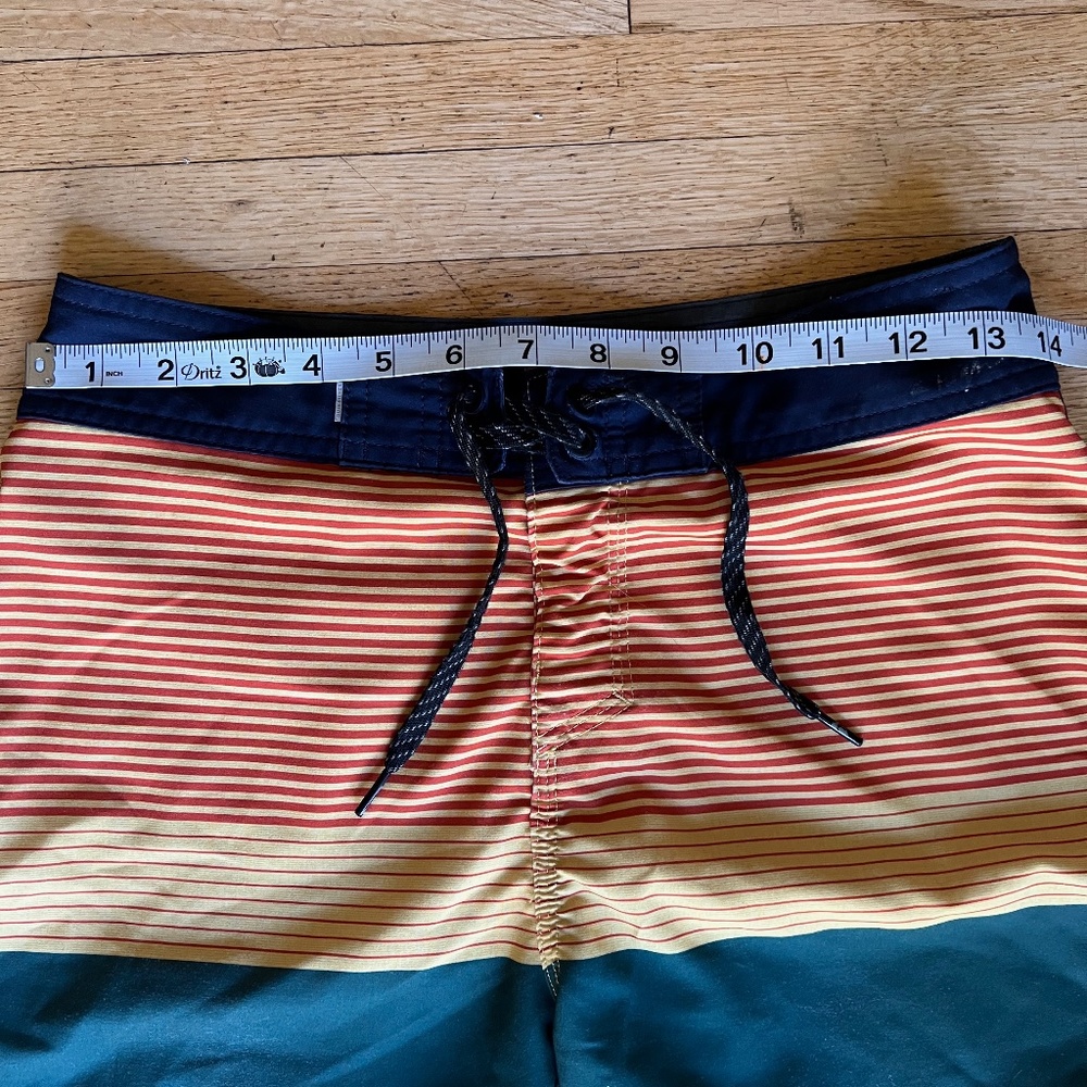 Quiksilver Highline Swim Trunks 27 - Picture 6 of 6